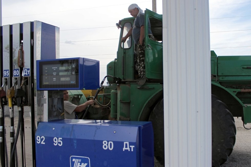 Price Hikes and Local Shortages: Farmers Complain About Fuel Issues Amid Sowing Season
