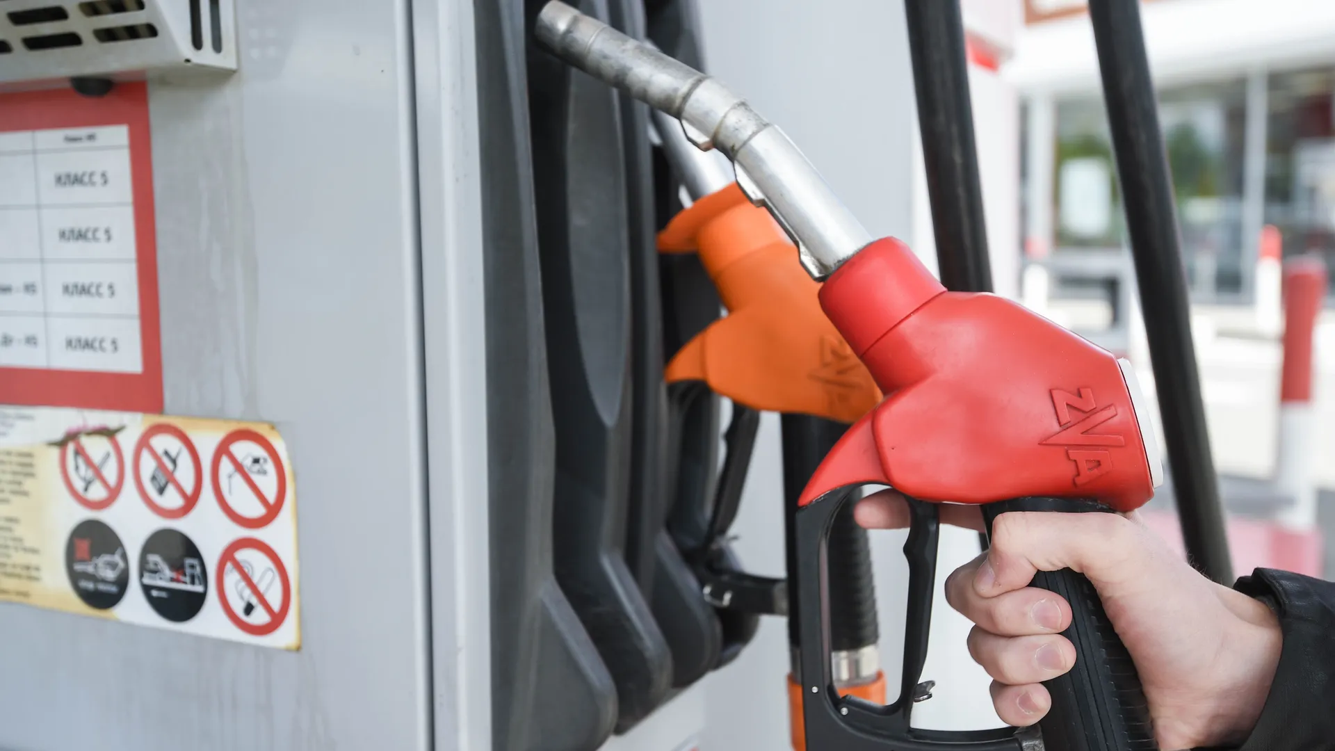 Expert discusses the gasoline price situation in January 2026