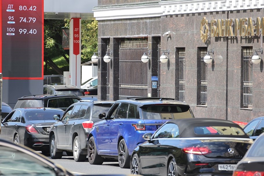 Why have queues formed again at gas stations? Opinion of "RG" Experts