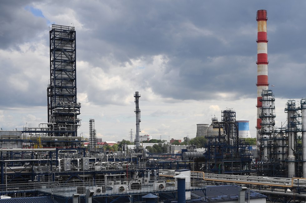 Size Matters: Should Russia Build New Mini Oil Refineries?