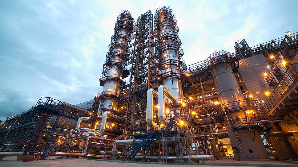 Transition to Green: Global Oil Refining May Decrease by 20% by 2035